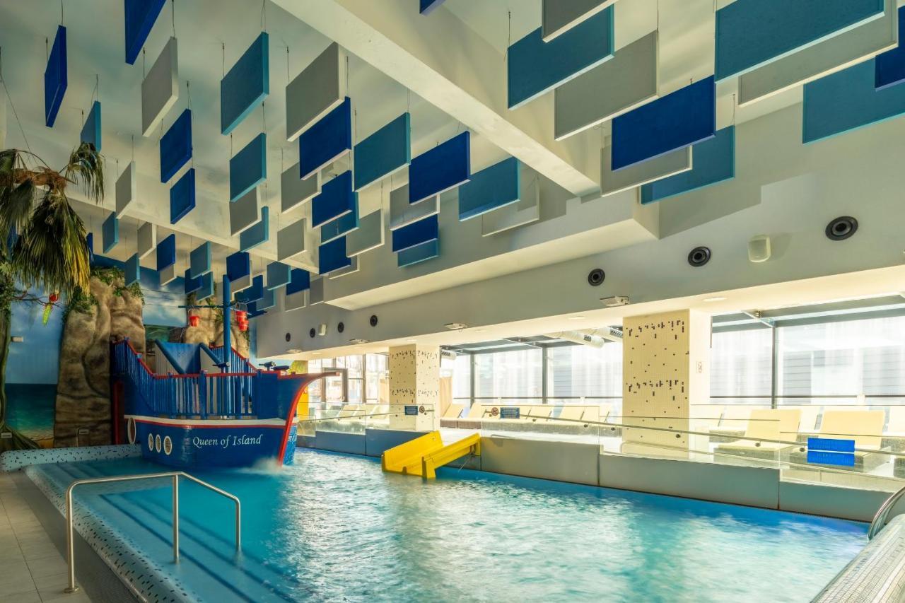 Hotel Aquacity Seasons Poprad Bagian luar foto