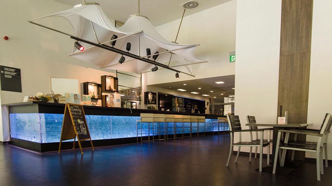 Hotel Aquacity Seasons Poprad Bagian luar foto