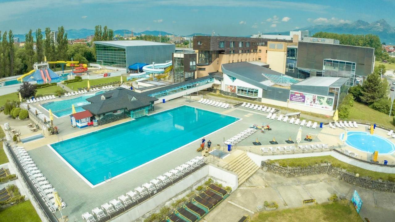 Hotel Aquacity Seasons Poprad Bagian luar foto