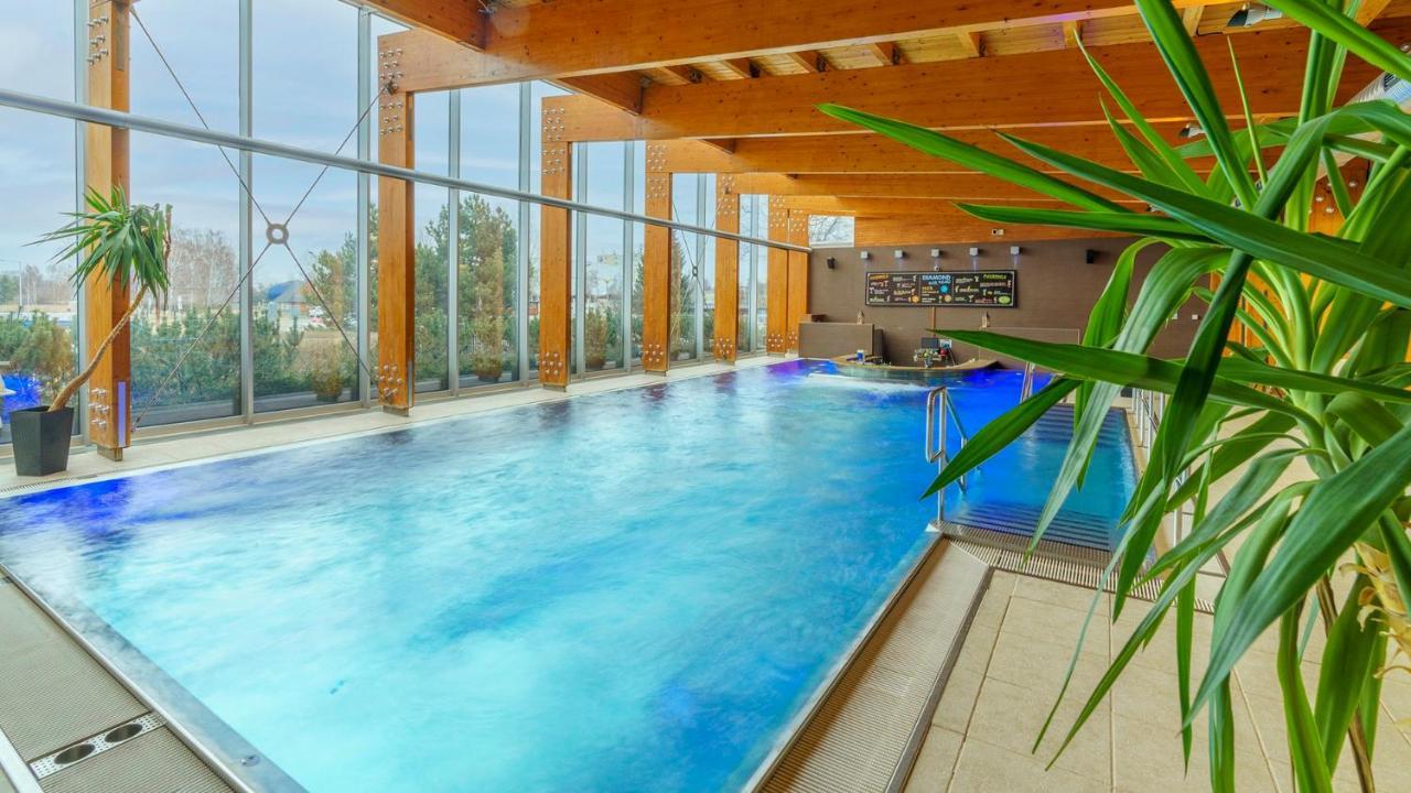Hotel Aquacity Seasons Poprad Bagian luar foto