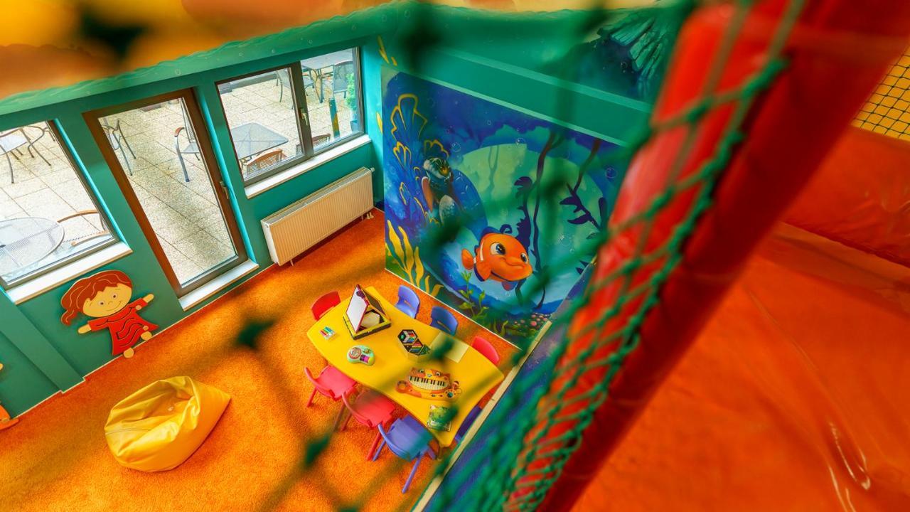 Hotel Aquacity Seasons Poprad Bagian luar foto
