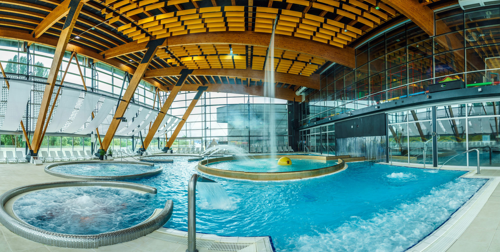 Hotel Aquacity Seasons Poprad Bagian luar foto