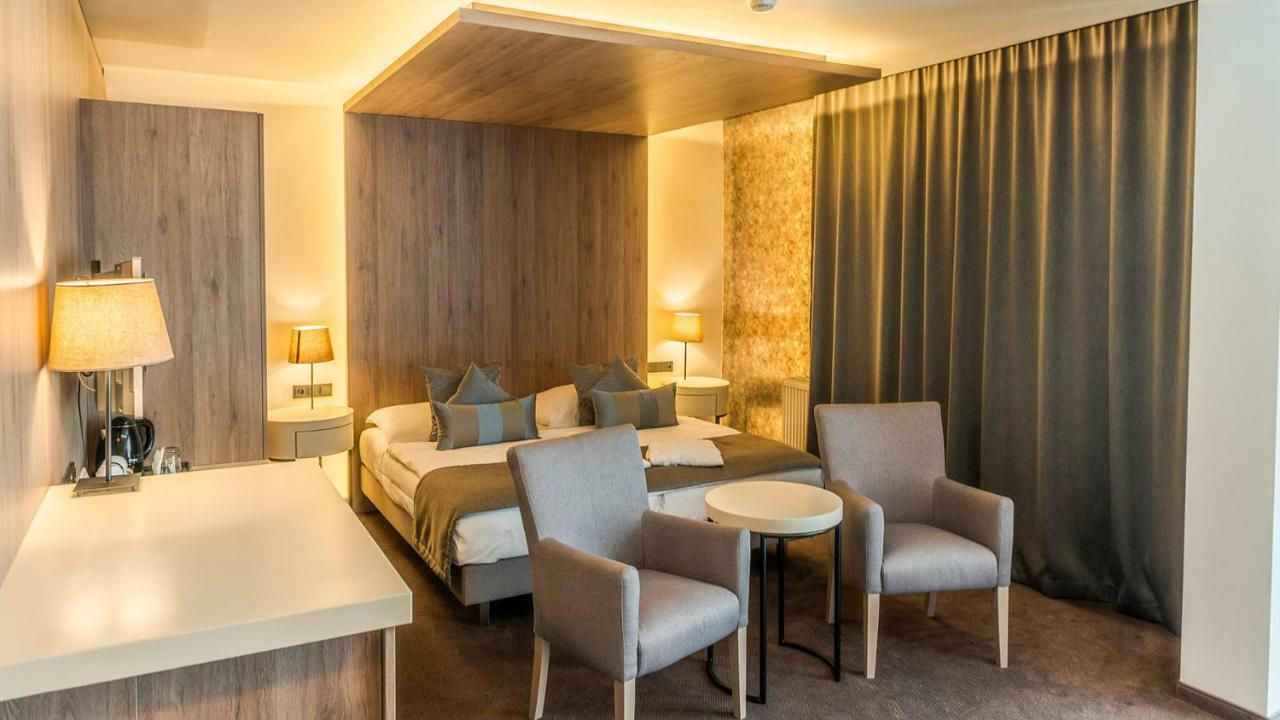 Hotel Aquacity Seasons Poprad Bagian luar foto