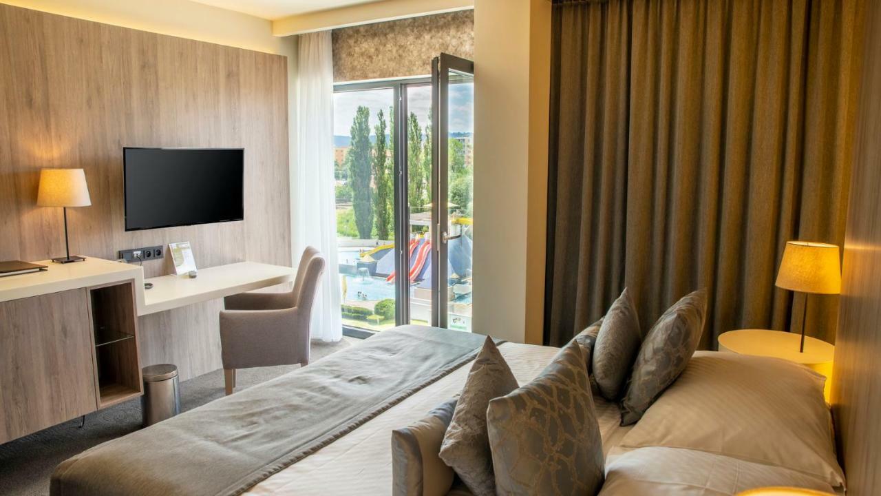 Hotel Aquacity Seasons Poprad Bagian luar foto