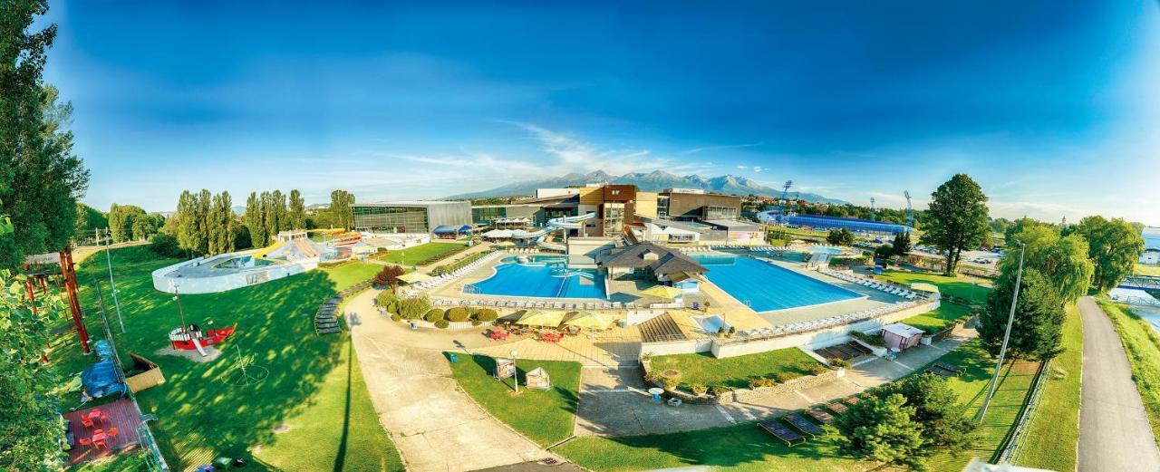 Hotel Aquacity Seasons Poprad Bagian luar foto